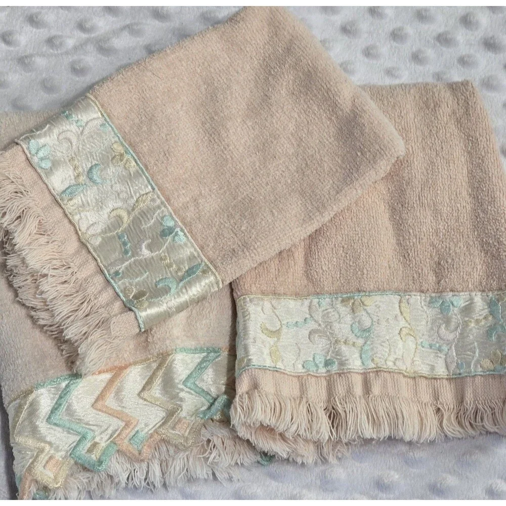 Vintage Pink Towel Set of 3 Cannon Fringe Fingertip Bathroom Guest Towels Granny